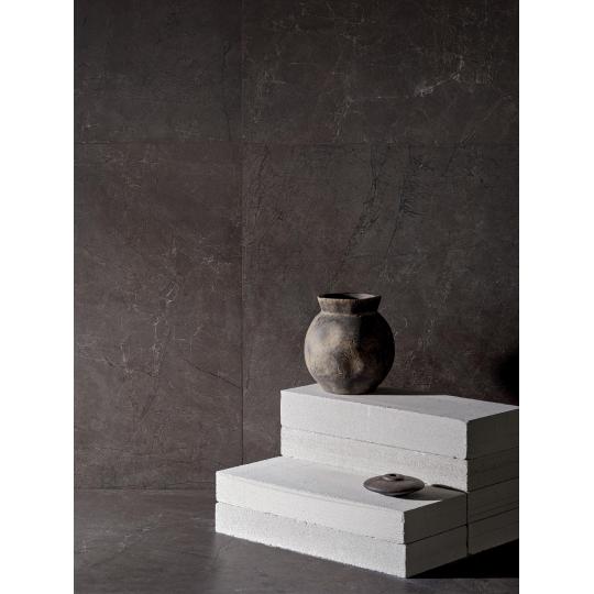 egyptske s obkladu tmavy grafit 60x120 s gresovou porcelanovou mrazuvzdorny protismykovy obyvacka spalna minimalisticka podlahova premium talianska dlazba 2344.jpg